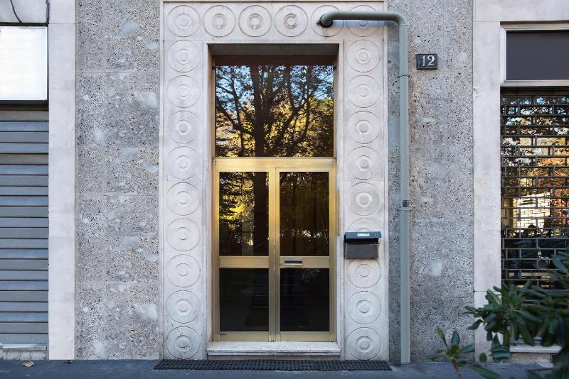 One-Bedroom Apartment - Attic image 1