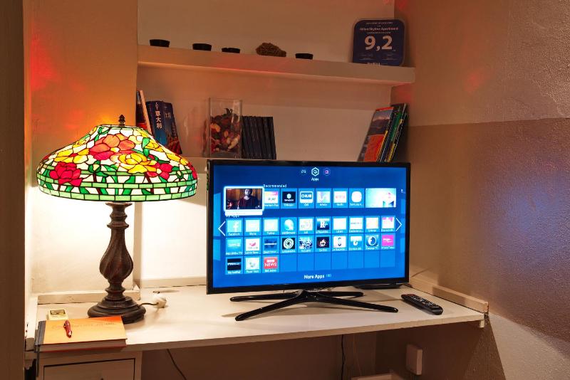 One-Bedroom Apartment - Attic image 4