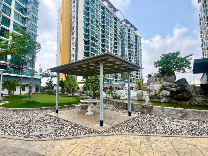 Ayra Homestay Vista Alam - image 11
