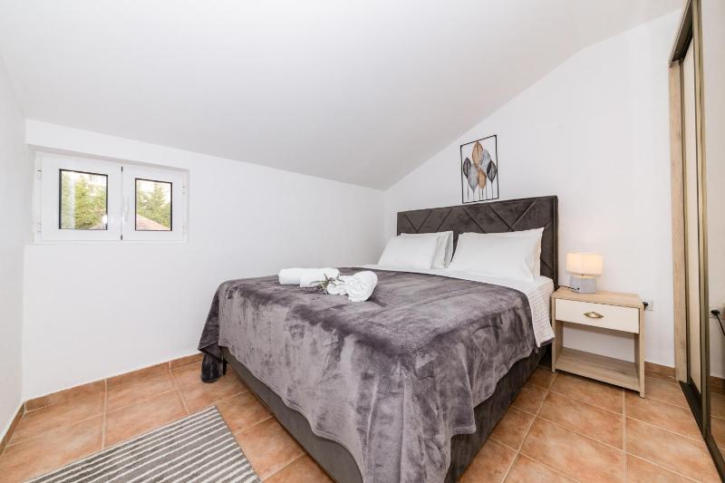 Two-Bedroom Apartment with Sofa Bed (5 Adults) image 4