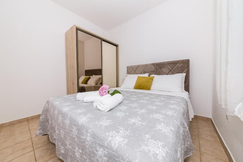 Two-Bedroom Apartment with Sofa Bed (5 Adults) image 3