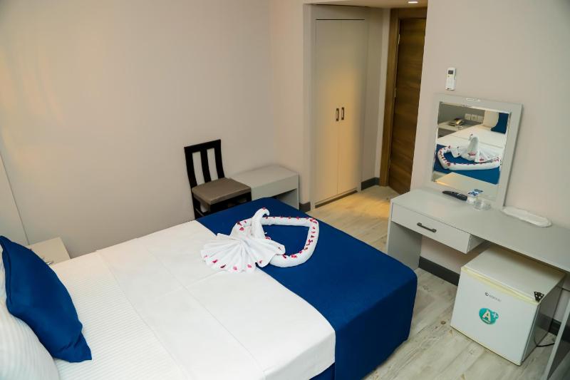 Large Double Room image 3