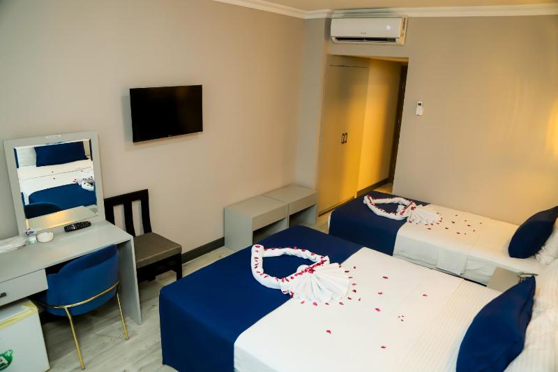 Standard Triple Room image 4