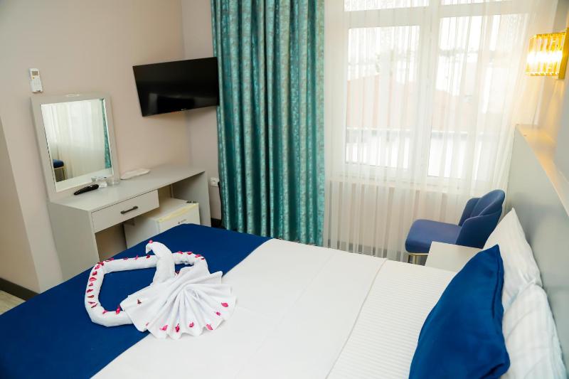 Large Double Room image 4