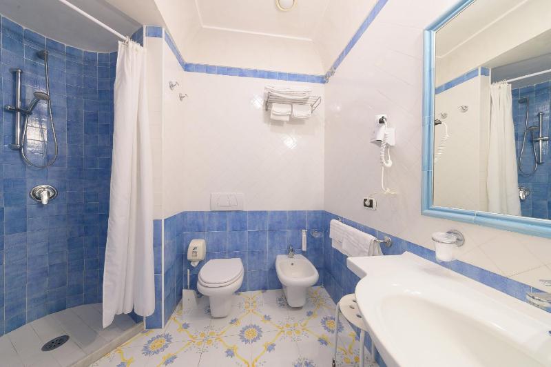 Quadruple Room image 3