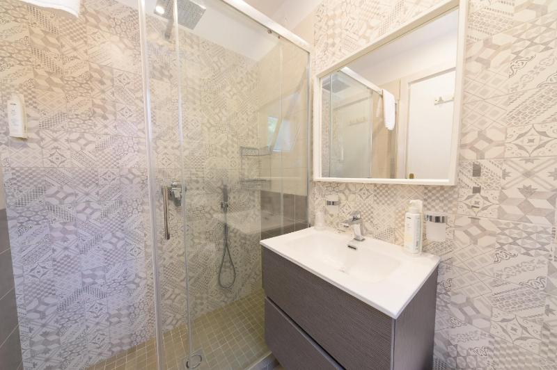 Quadruple Room image 2