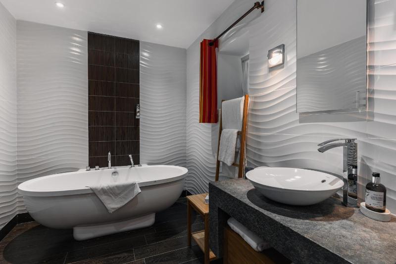 Family Room with Garden View image 1