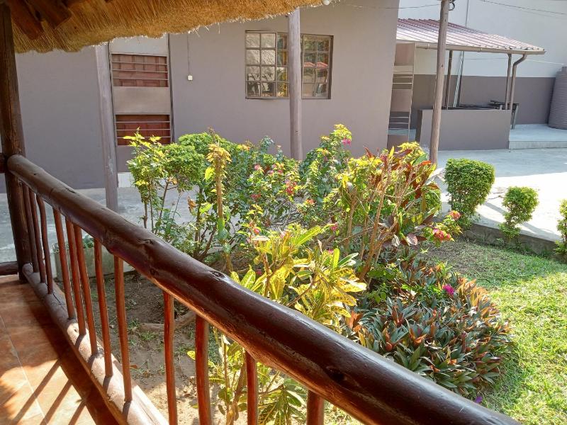 Sparkle Guest House - Self-Catering Pool Garden - image 8