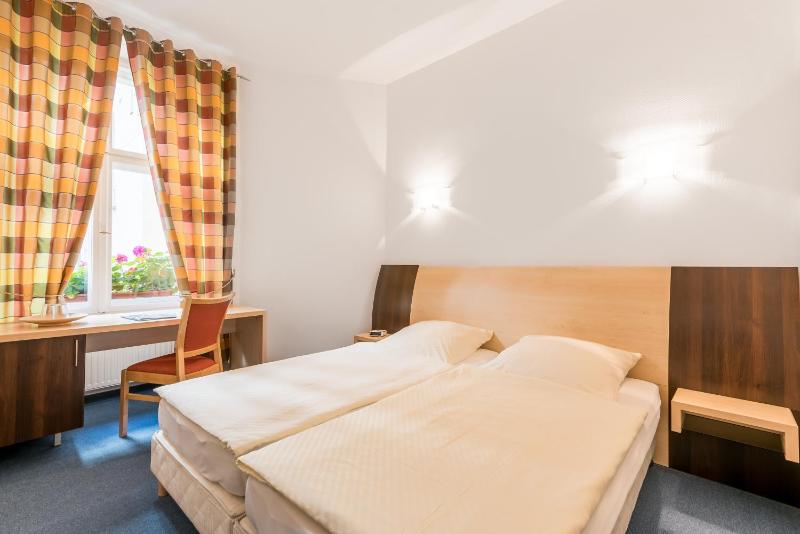 Comfort Double Room image 4