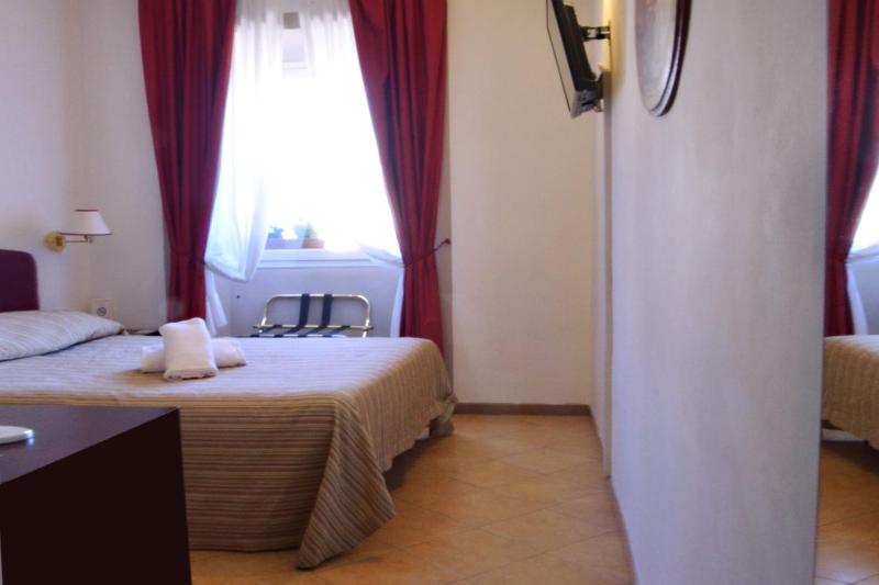 Hotel Cardinal of Florence - recommended for ages 25 to 55 - image 3