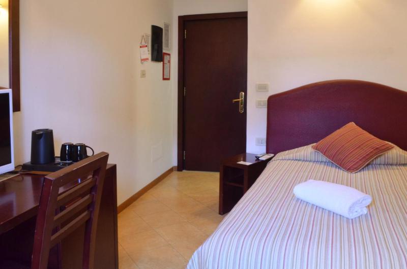 Hotel Cardinal of Florence - recommended for ages 25 to 55 - image 9
