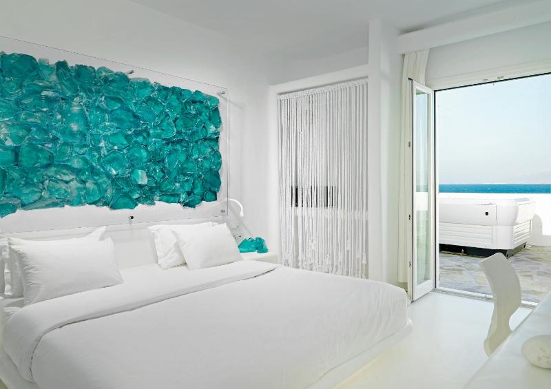 Deluxe Double Room with Outdoor Hot Tub and Sea View image 1