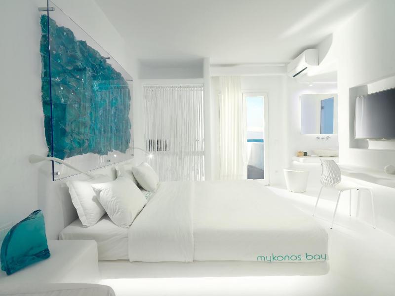 Deluxe Double Room with Outdoor Hot Tub and Sea View image 3