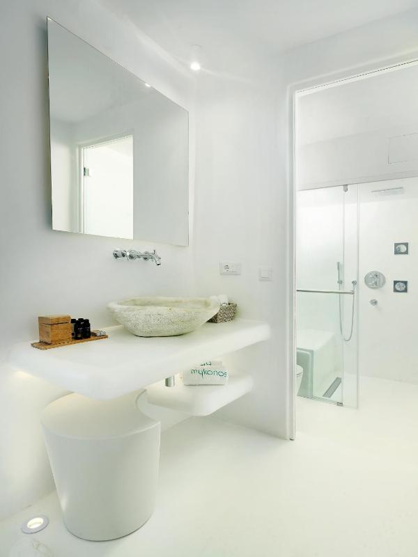 Deluxe Double Room with Outdoor Hot Tub and Sea View image 4