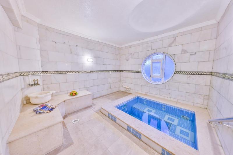 Suite Apart with Spa Bath and Thermal Pool image 1