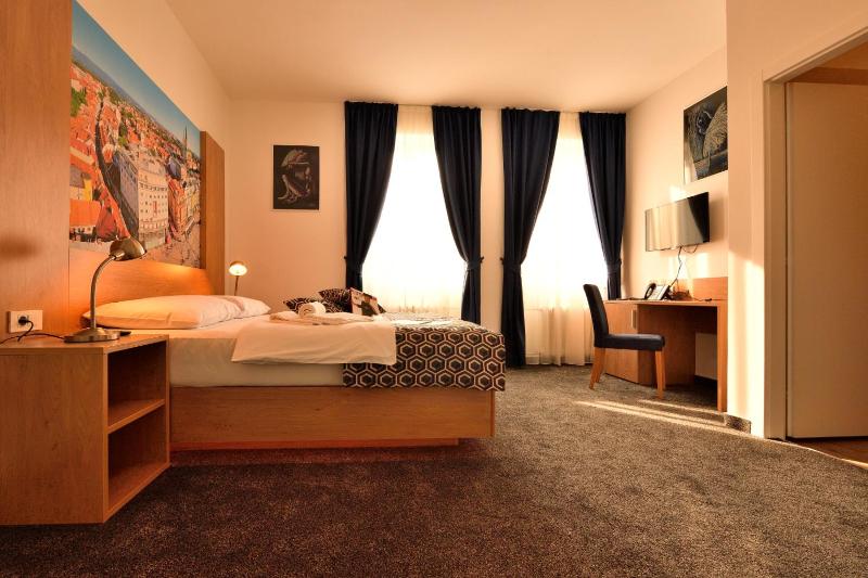 Double Room image 1
