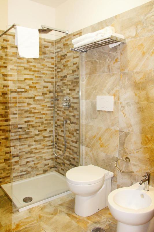 Superior Triple Room image 4
