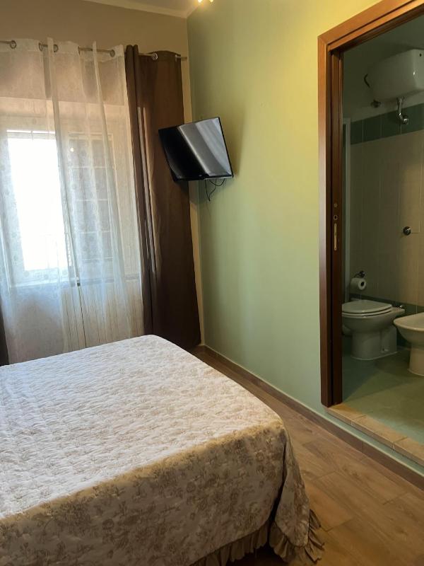 Double Room image 4