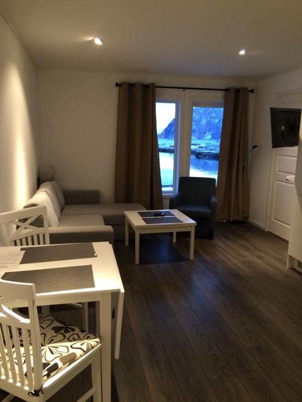 One-Bedroom Apartment image 4