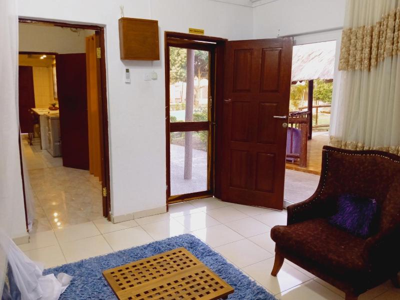 Sparkle Guest House - Self-Catering Pool Garden - image 15