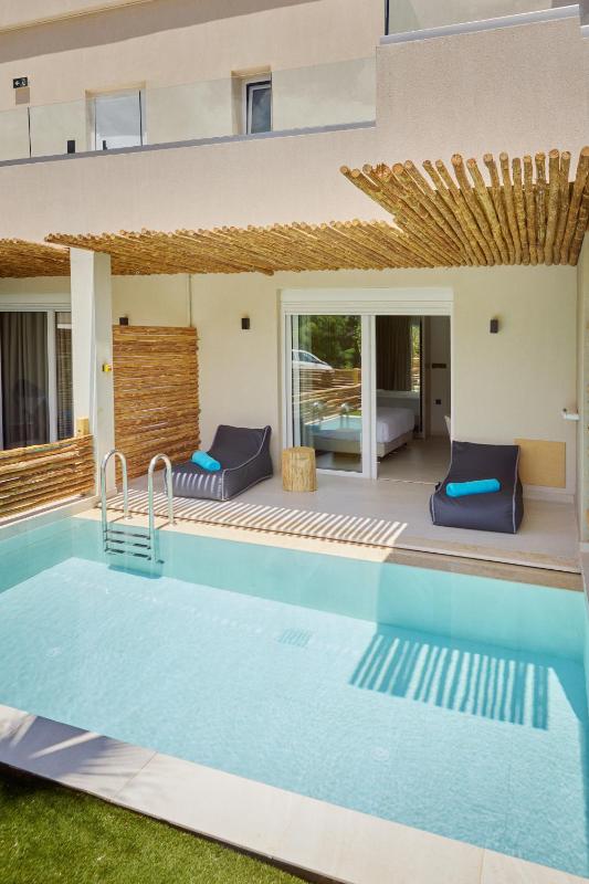 Suite with Private Pool image 3