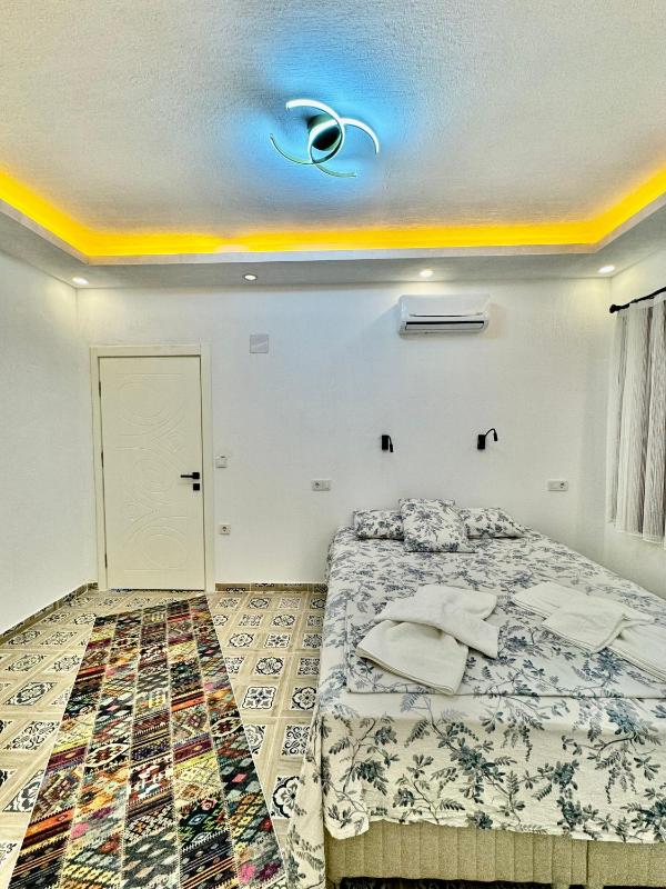 Family Room image 3