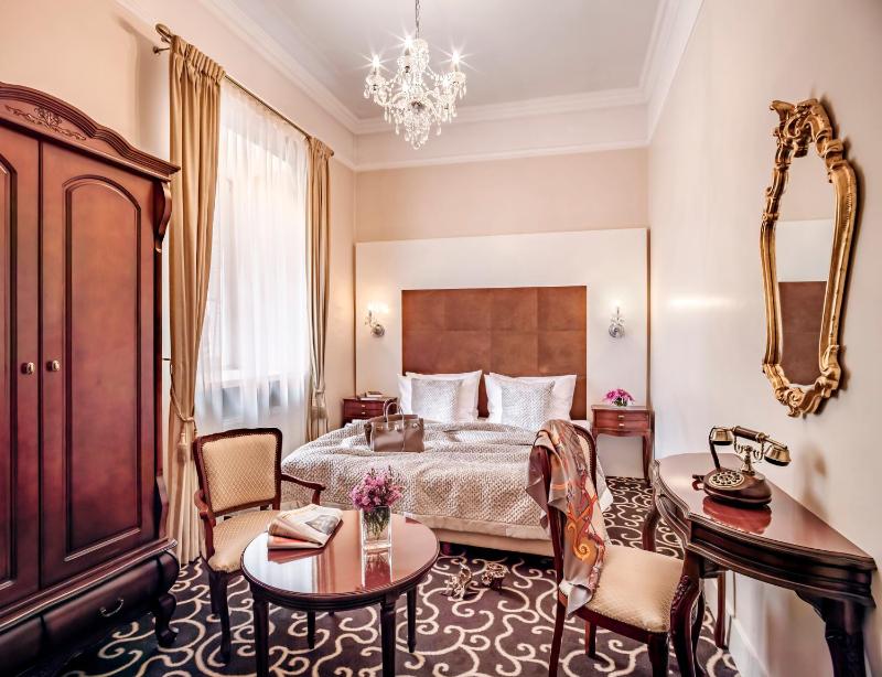 Deluxe Double Room image 3