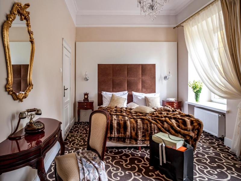 Deluxe Double Room image 4