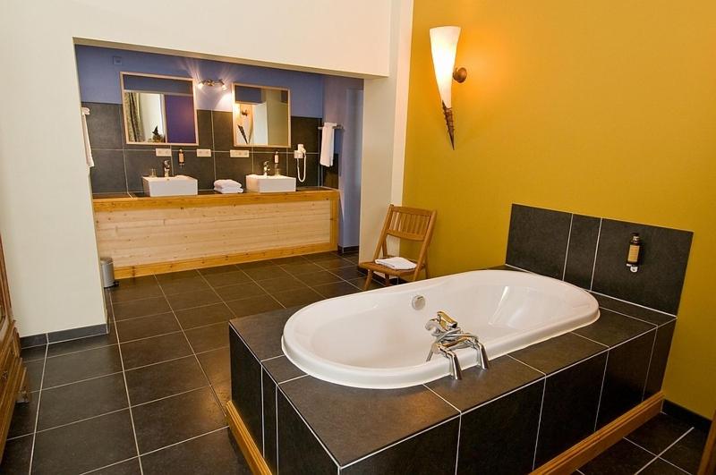 Large Suite image 2