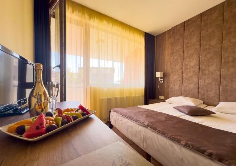 Double or Twin Room with Balcony image 3