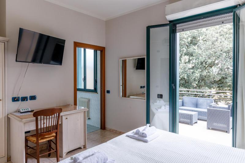 Triple Room image 3