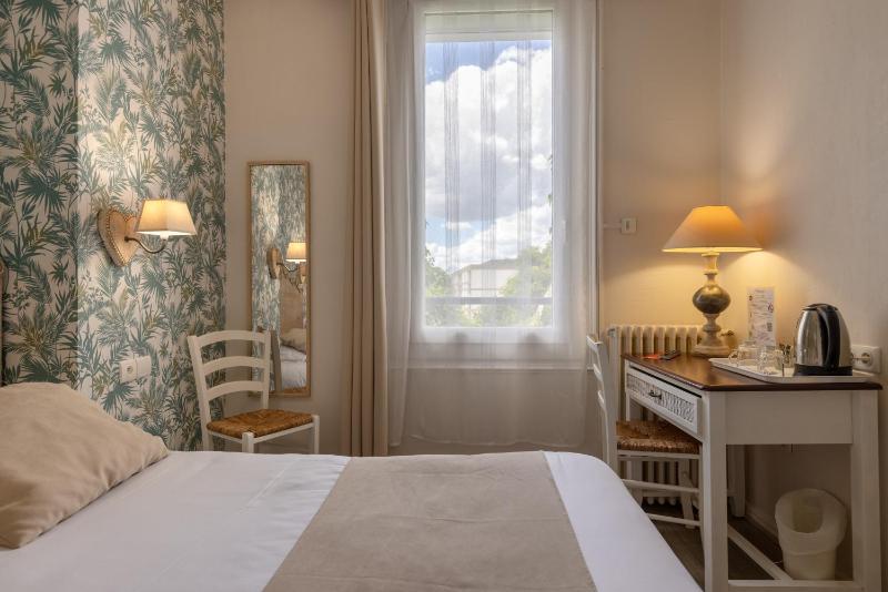 Standard Double Room with Air Conditioning image 3