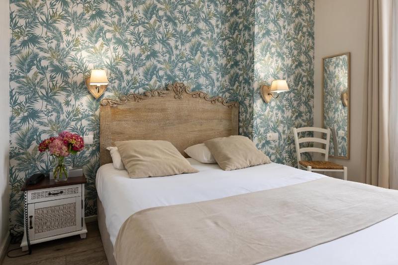 Standard Double Room with Air Conditioning image 1