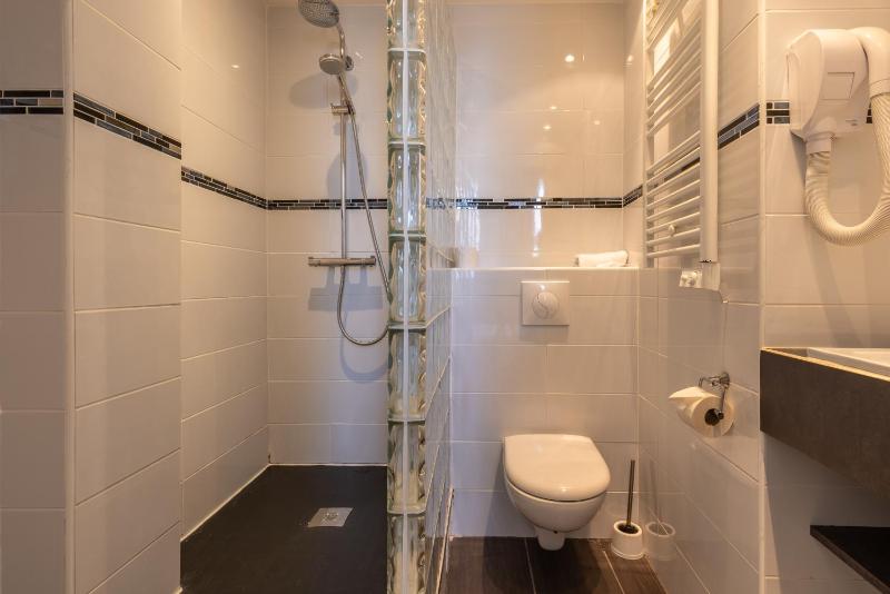 Standard Single Room with Air Conditioning image 4