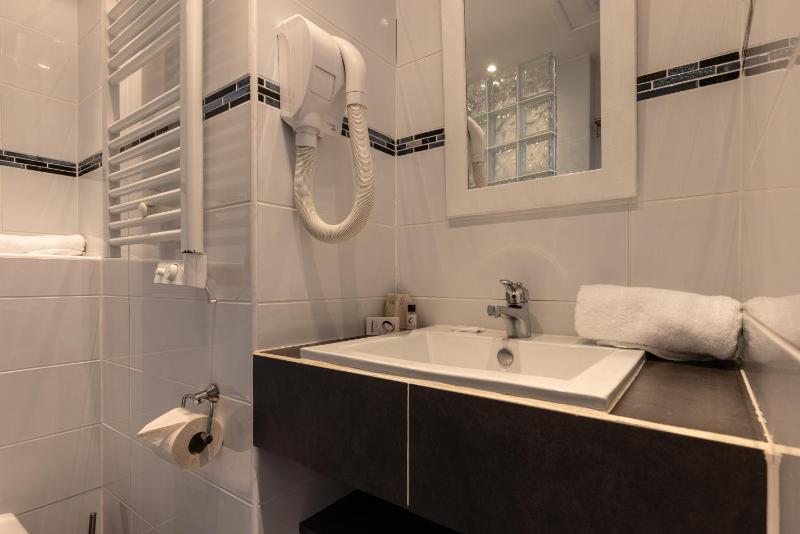 Standard Single Room with Air Conditioning image 3