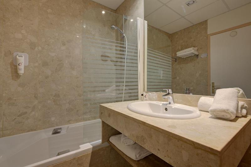 Comfort Triple Room with Air Conditioning image 1