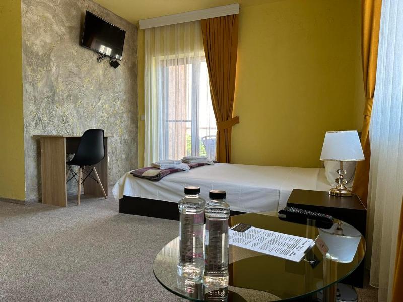 Double Room with Terrace image 4