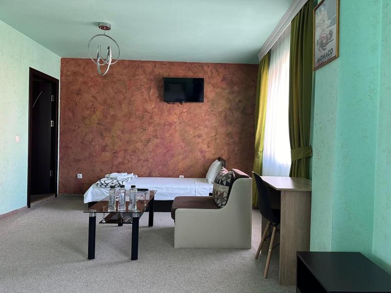 Classic Quadruple Room image 4