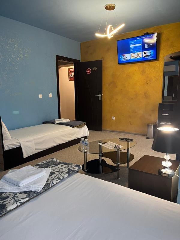 Triple Room with Terrace image 1