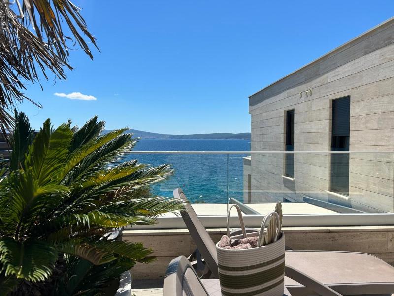 BEACH FRONT VILLA FRAN - DELUXE PENTHOUSE SUITE with private pool - image 28