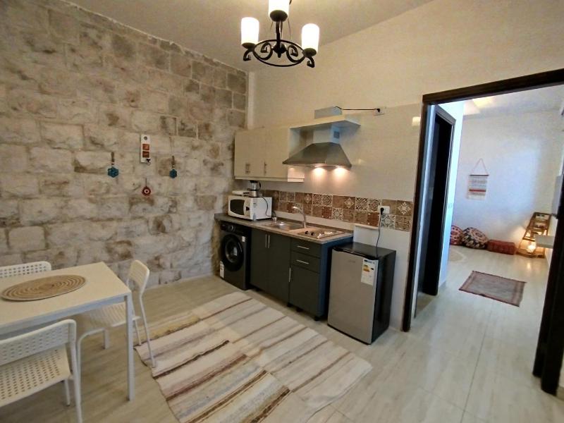 Cozy Apt in amman with a view - image 4