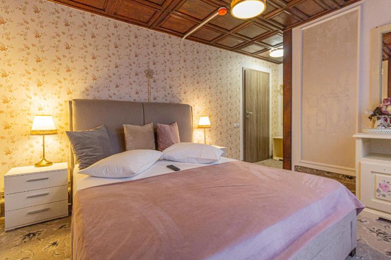 Deluxe Double Room with Balcony image 4