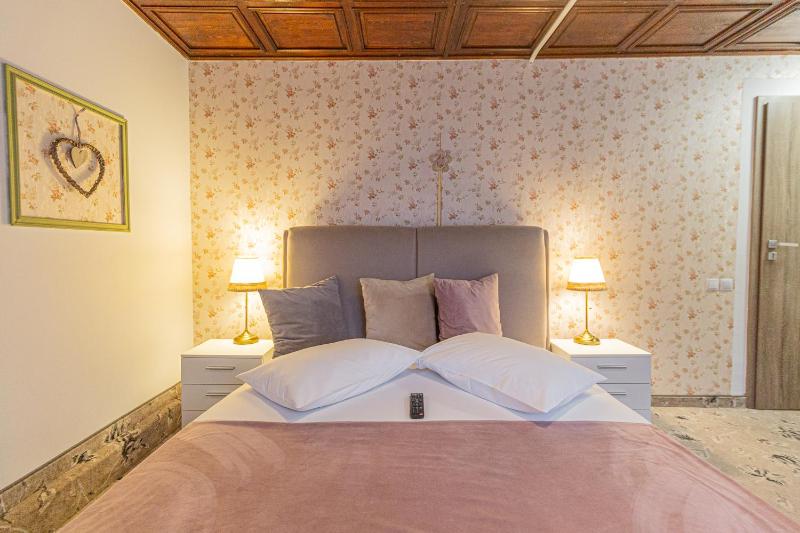 Deluxe Double Room with Balcony image 1