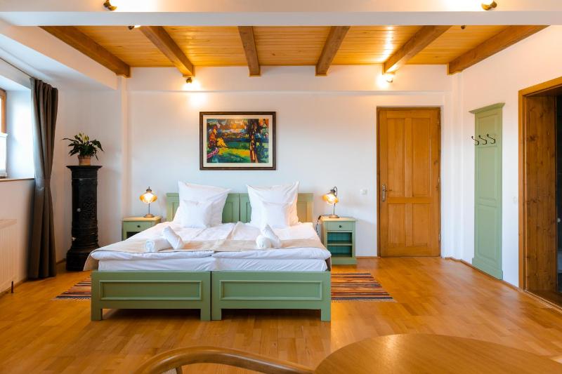 Large Double or Twin Room image 2