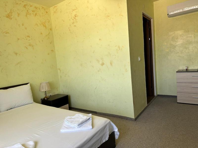 Deluxe Room image 3