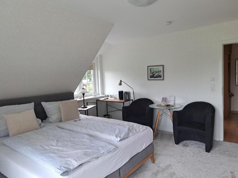 Double Room image 2