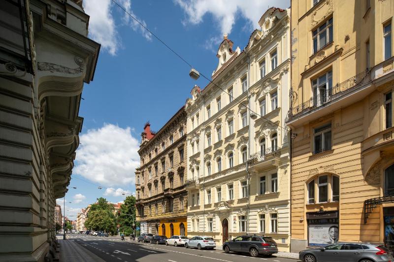 Amazing Apartment Zborovska - image 7