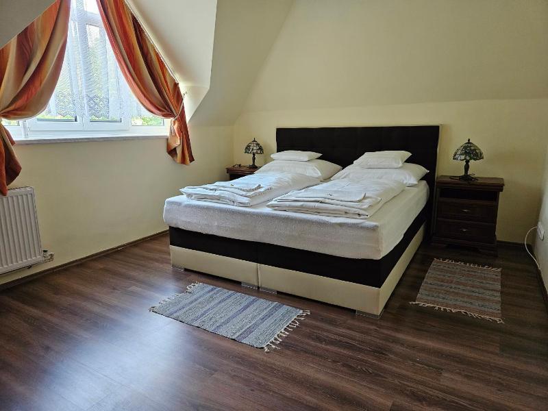 Two-Bedroom Deluxe Apartment image 4