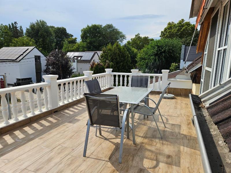 Two-Bedroom Deluxe Apartment image 3