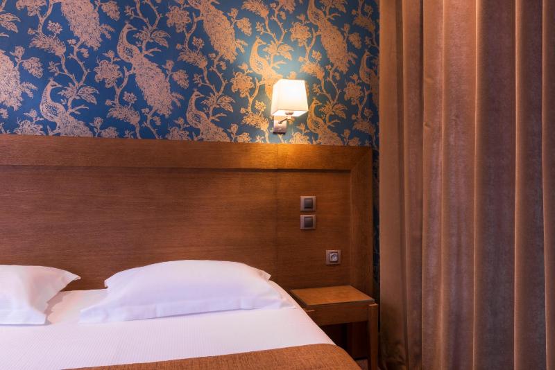 Classic Double Room image 4